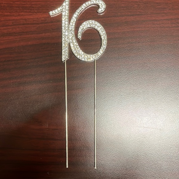 Rinestone cake topper - Picture 1 of 7